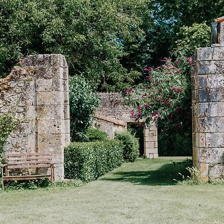 Château De Mouillepied 3* Port-dʼEnvaux