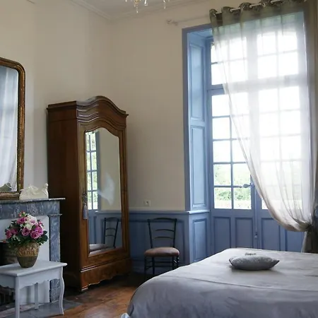 Chateau De Mouillepied 3* Port-dʼEnvaux