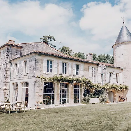 Chateau De Mouillepied 3*